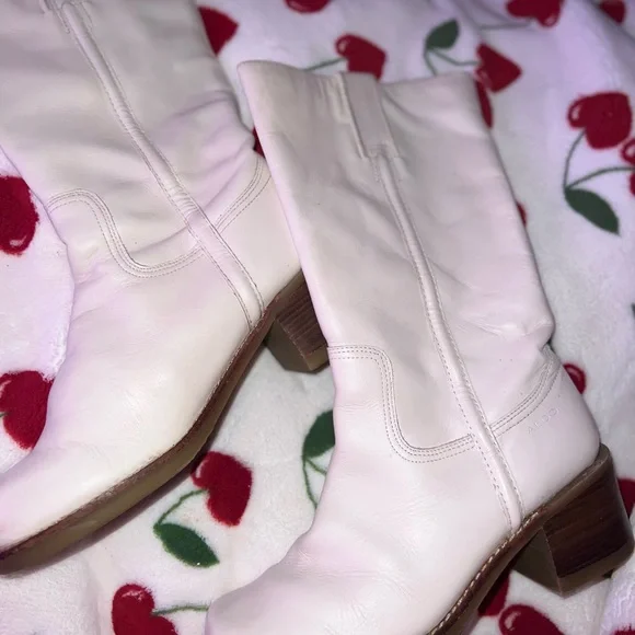 🤍Creme colored Aldo Boots, Good Condition. Genuine Real Leather🤍 - Picture 10 of 12